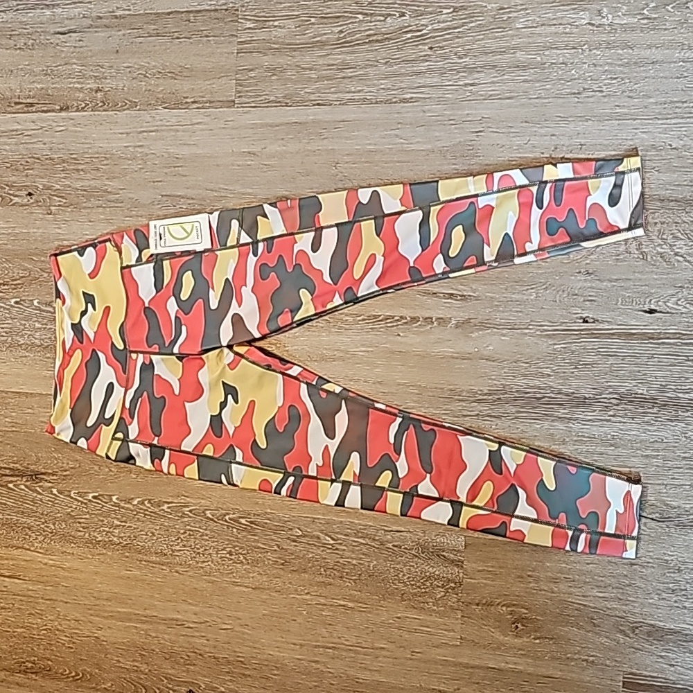 EMBRACE YOUR LOVE Multicolor Camo Leggings